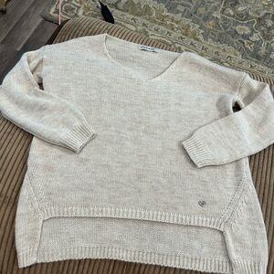 Chic V-Neck Sweater in Cream